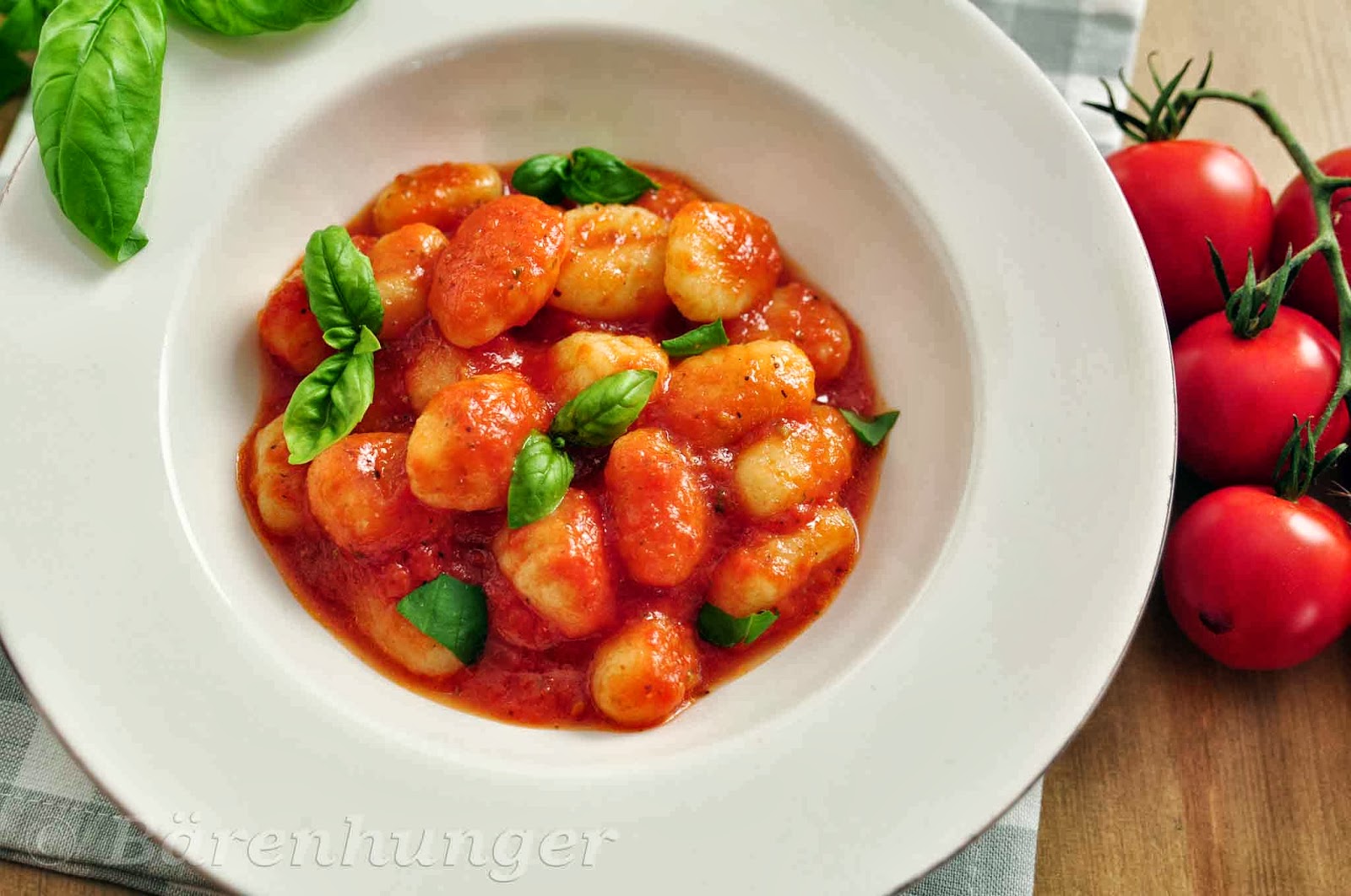 Gnocchi in Tomaten Basilikum Sauce - Bärenhunger Blog